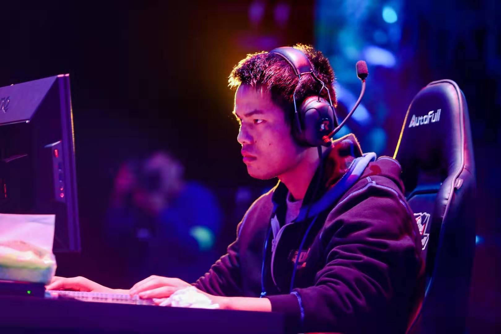 巩立姣也参 巩立姣也参